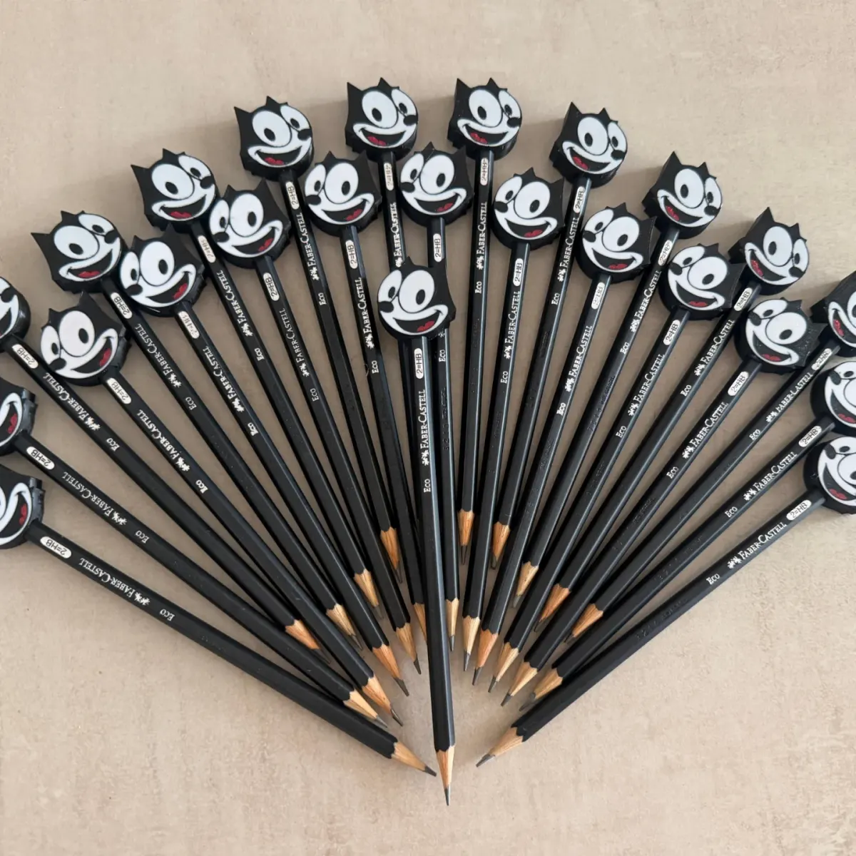 Lápices con toppers del gato Félix