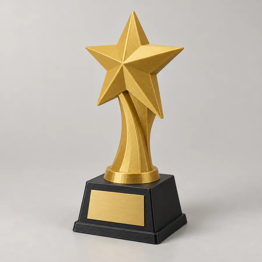 Trofeo dorado impreso en 3D sobre base negra